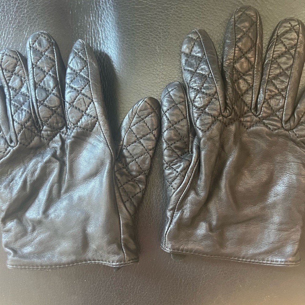 Club Monaco Sleek Black Leather Motto gloves